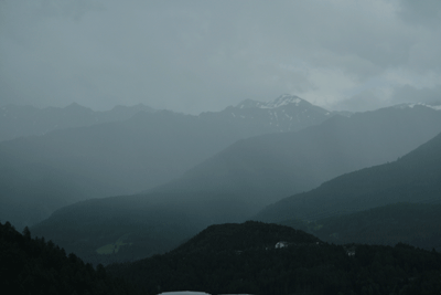 Bergen in de mist