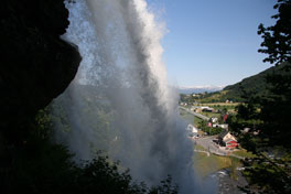 Vanonder de Steindalfoss